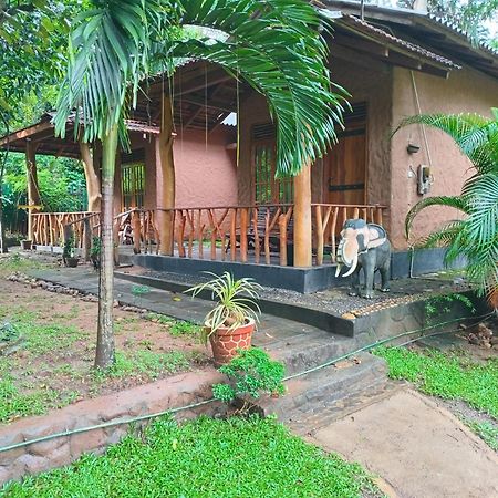 Green Park Safari House & Eco Tree House Udawalawe Exterior photo