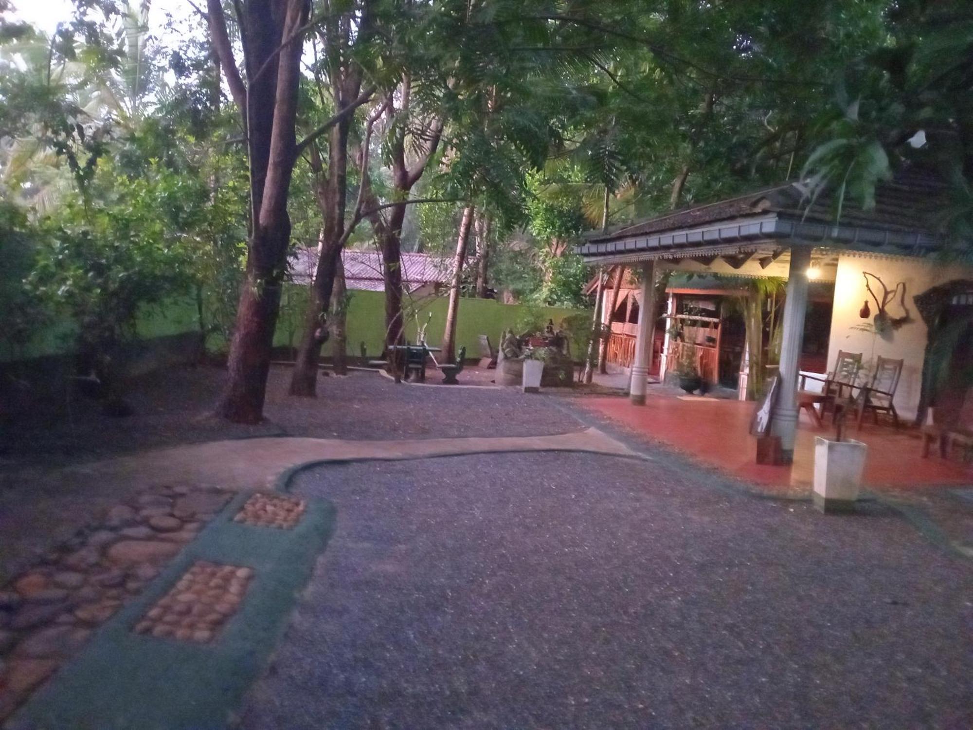 Green Park Safari House & Eco Tree House Udawalawe Exterior photo