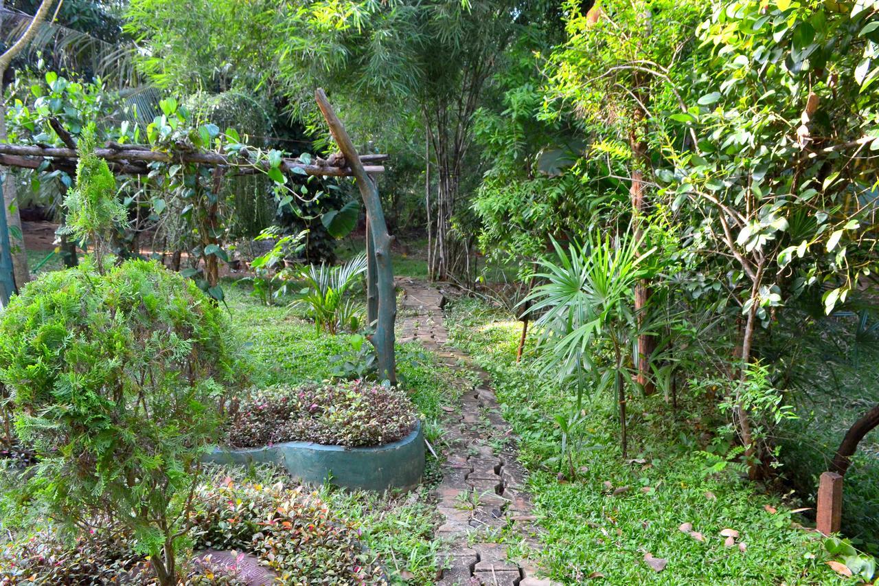 Green Park Safari House & Eco Tree House Udawalawe Exterior photo