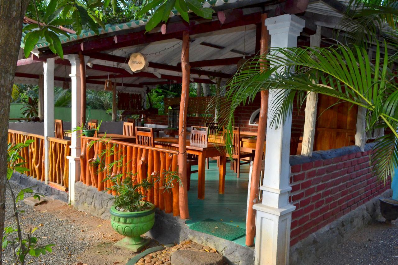 Green Park Safari House & Eco Tree House Udawalawe Exterior photo